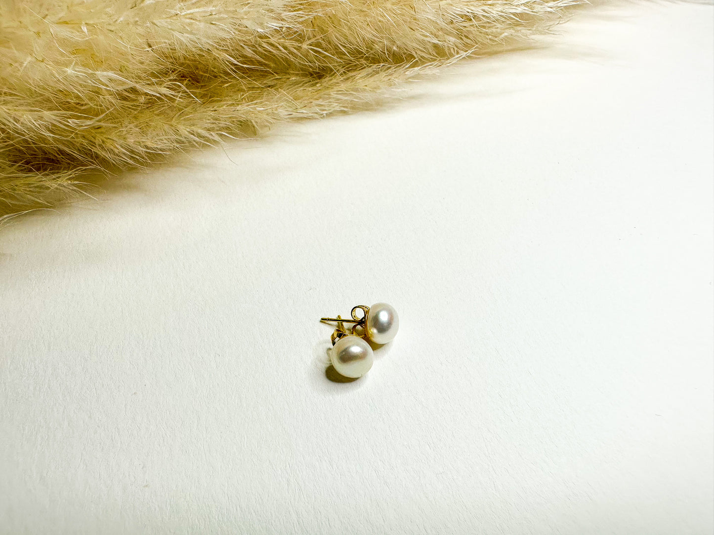 Natural pearl and goldfield Studs